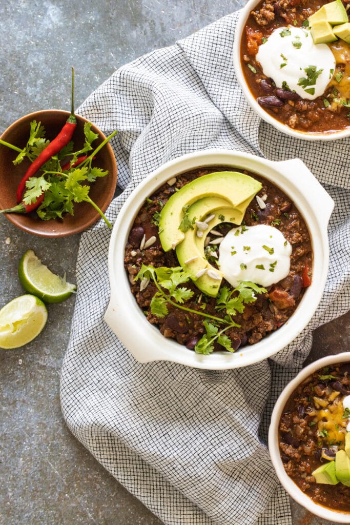 Slow cooker chilli con carne with chili and lime